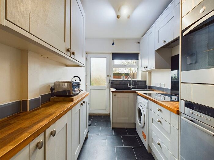3 Bedroom Terraced House For Sale In Lyncroft Way, Kingsthorpe, Northampton, NN2