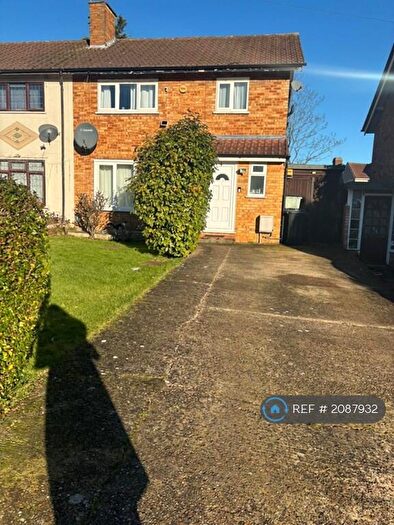 4 Bedroom End Of Terrace House To Rent In Aragon Drive, Ilford, IG6