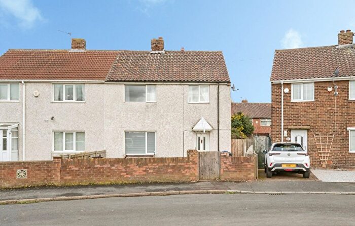 3 Bedroom Semi-Detached House For Sale In The Oval, Dunscroft, Doncaster, DN7