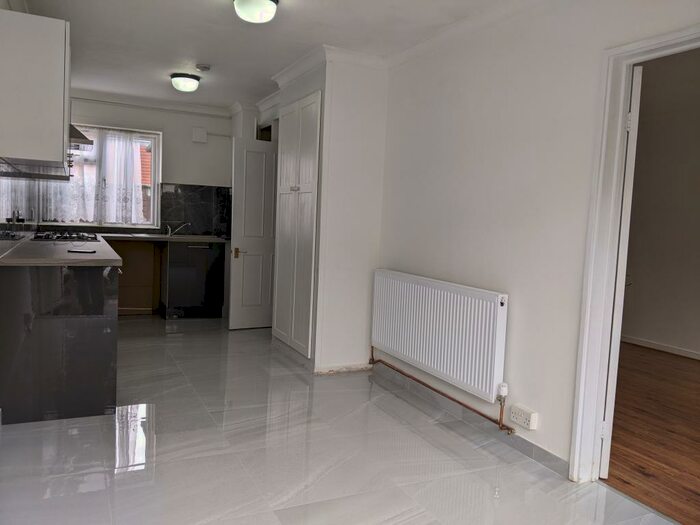 2 Bedroom House To Rent In Alcock Close, Wallington, SM6