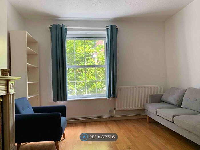 2 Bedroom Flat To Rent In Ellington House, London, SE1