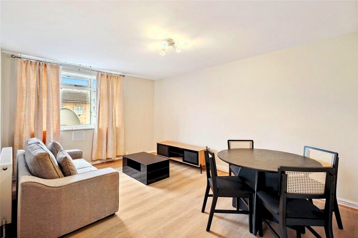 2 Bedroom Flat To Rent In Allen Edwards Drive, London, SW8