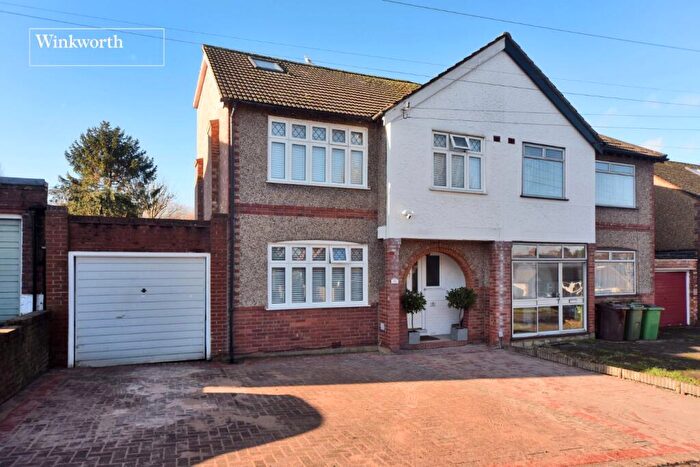 5 Bedroom Semi Detached House For Sale In St. Clair Drive, Worcester Park, KT4