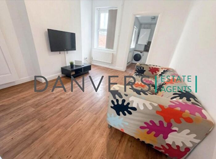 3 Bedroom Terraced House To Rent In Western Road, Leicester, LE3