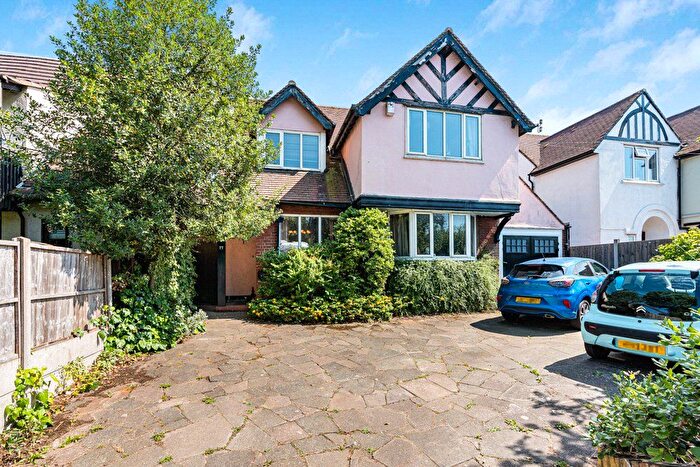 3 Bedroom Detached House For Sale In Rickmansworth Road, Watford, Hertfordshire, WD18