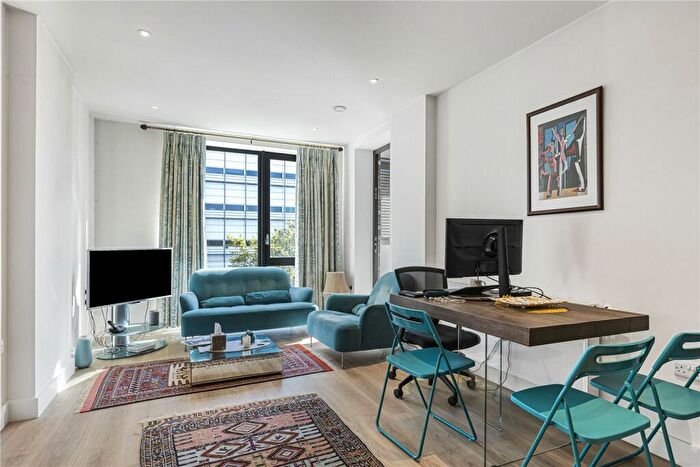 1 Bedroom Apartment To Rent In Valencia Close, London, E14