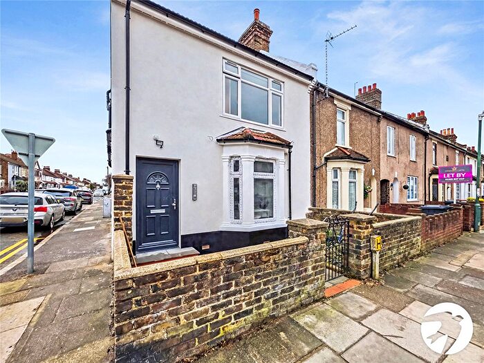 1 Bedroom Studio To Rent In St. Albans Road, Dartford, Kent, DA1