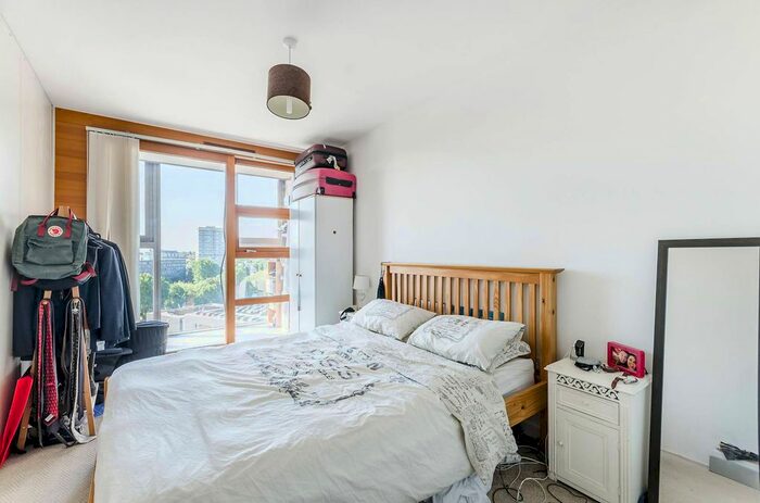 1 Bedroom Flat To Rent In Lombard Road, Battersea, London, SW11