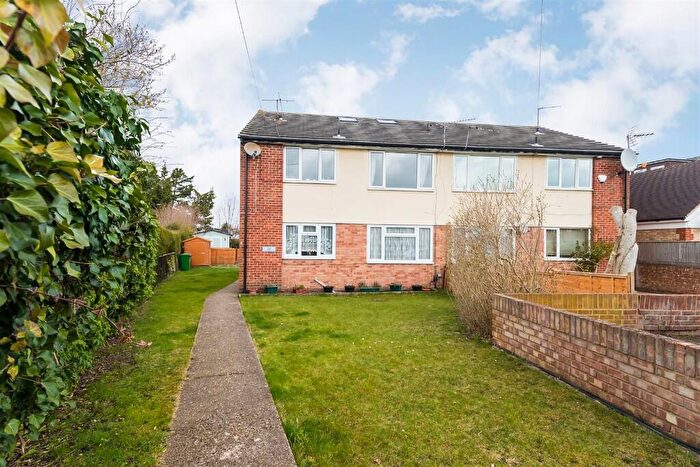 3 Bedroom Maisonette To Rent In Masons Road, Slough, Berkshire, SL1