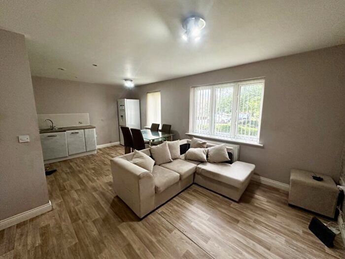 2 Bedroom Flat To Rent In Ash Court, Leeds, LS14