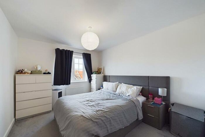 2 Bedroom Apartment For Sale In Woods Road, Chichester, PO19