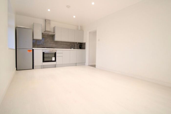 3 Bedroom Maisonette To Rent In Hayes, UB4