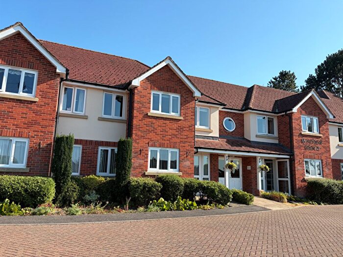1 Bedroom Flat For Sale In Wellington Avenue, Princes Risborough, HP27