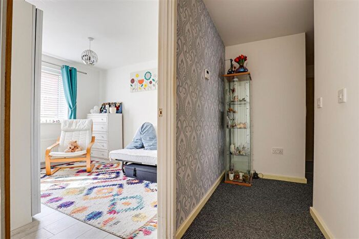 2 Bedroom Flat For Sale In Dukes Court, Portland Road, Hucknall, Nottinghamshire, NG15