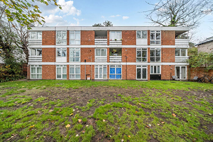2 Bedroom Apartment For Sale In The Pines, Purley, CR8