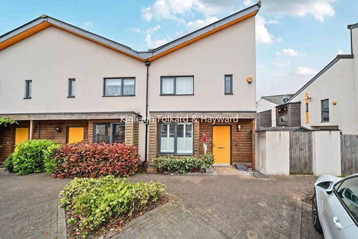 2 Bedroom Detached House To Rent In Jolly Mews, Mitcham, London, SW16