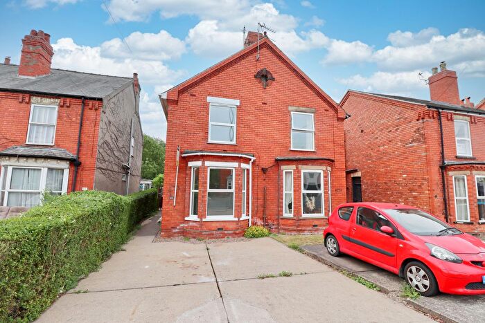 3 Bedroom Semi-Detached House For Sale In Hykeham Road, Lincoln, LN6
