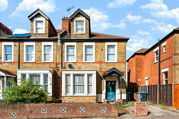 2 Bedroom Flat For Sale In St. Pauls Avenue, London, NW2