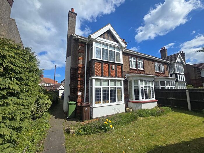 4 Bedroom Semi Detached House For Sale In Weelsby Road, Grimsby, South Humberside, DN32