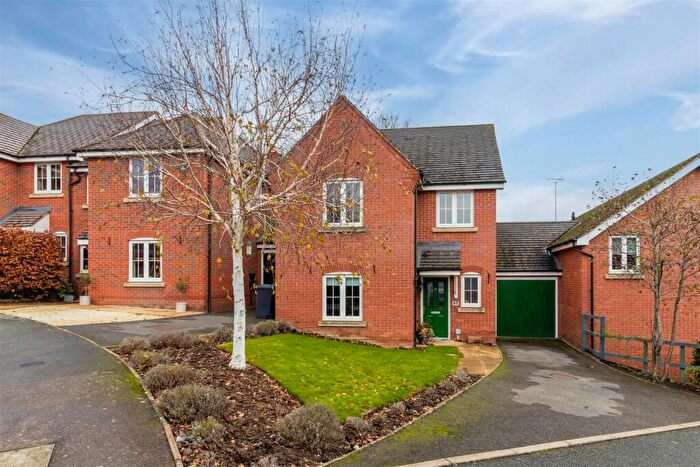 4 Bedroom Link Detached House For Sale In Manders Croft, Southam, CV47