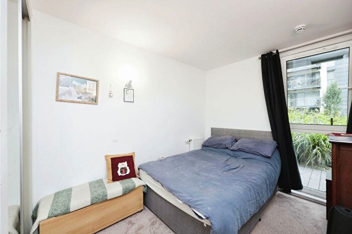 2 Bedroom Flat For Sale In Cardinal Building, Station Approach, Hayes, UB3