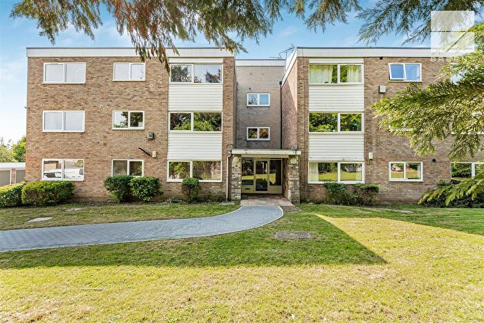 2 Bedroom Flat For Sale In Oakdale Gardens, London, E4