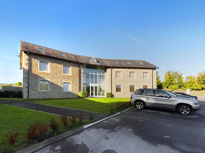 2 Bedroom Flat To Rent In Apt Endcliffe Court, Deepdale, Ashford Road, Bakewell, Derbyshire, DE45