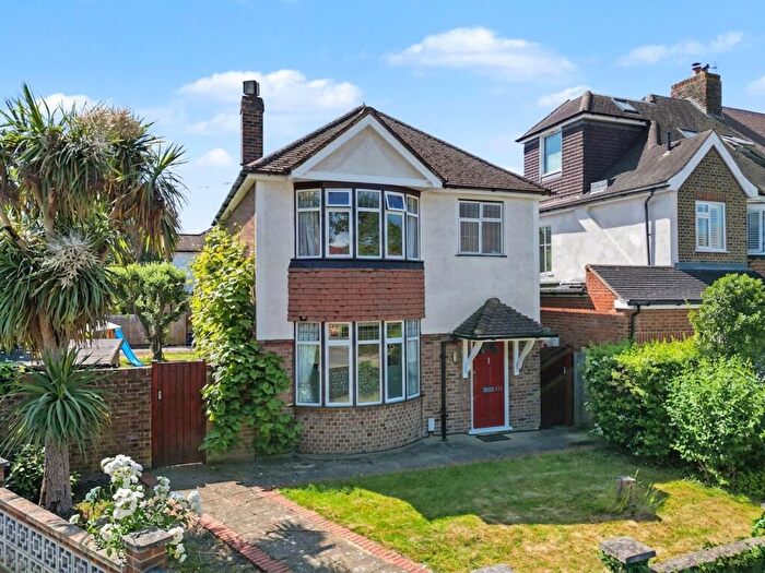3 Bedroom Detached House For Sale In Woodfield Road, Thames Ditton, KT7