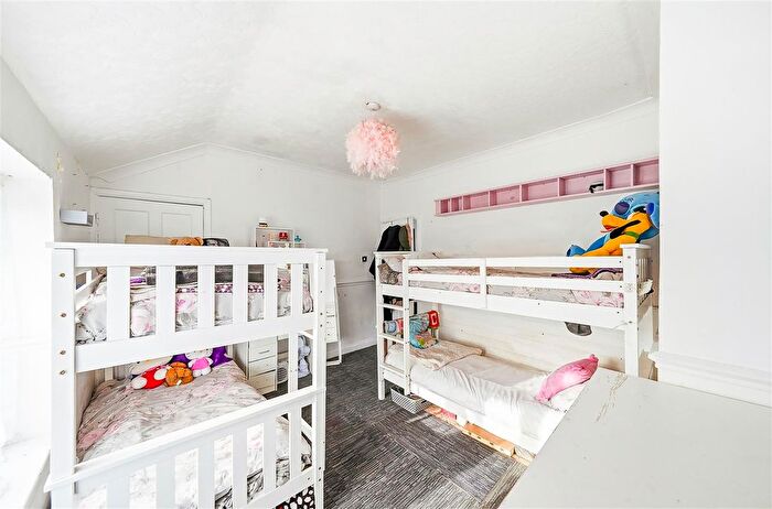 2 Bedroom End Terrace House For Sale In Laurel Close, Dartford, DA1