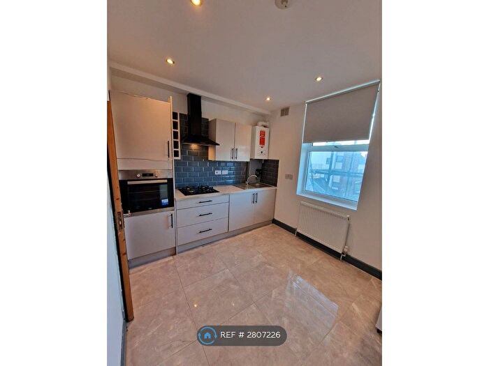 2 Bedroom Flat To Rent In Upper Tooting Road, London, SW17