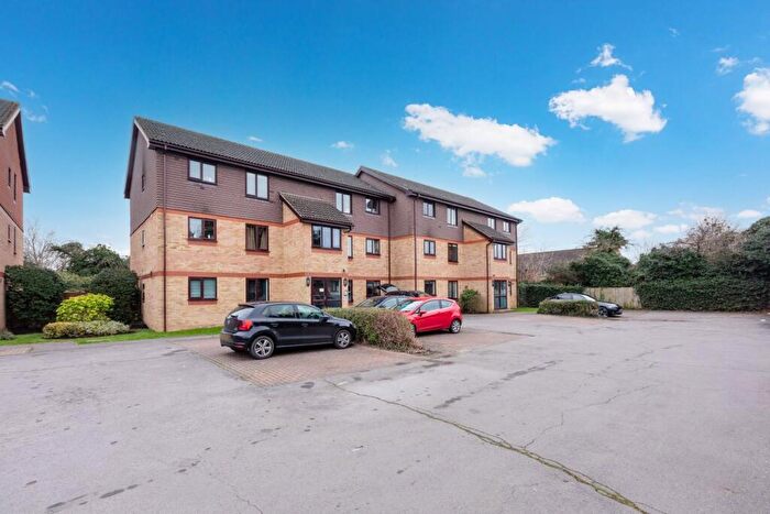 2 Bedroom Apartment To Rent In Spring Park, Holmlea Walk, Datchet, SL3