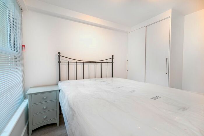 3 Bedroom Flat To Rent In Rita Road, London, SW8