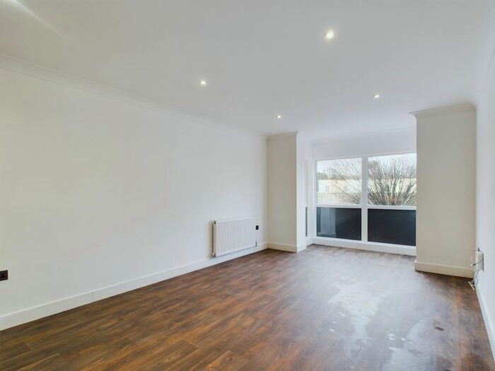 1 Bedroom Flat To Rent In Gifford Court, Roman Road, Cheltenham, Gloucestershire, GL51