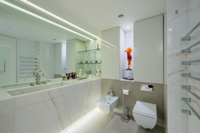 1 Bedroom Flat For Sale In The Knightsbridge Apartments, Knightsbridge, SW7
