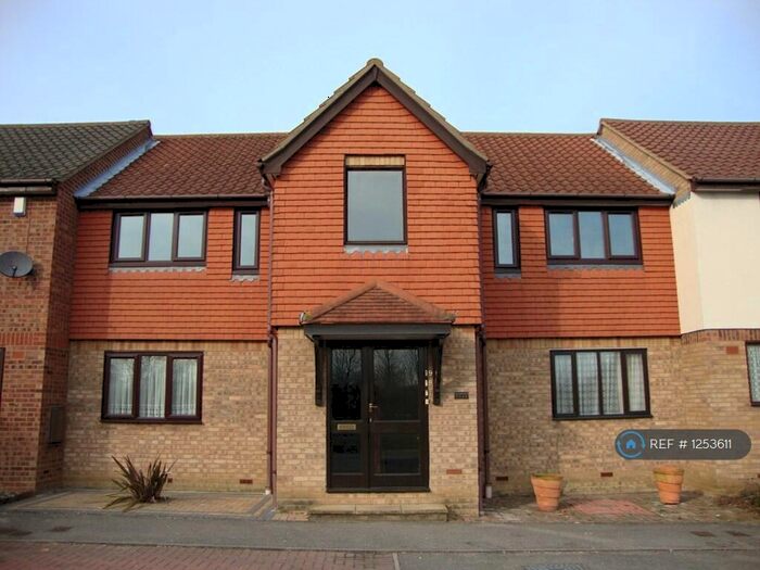 1 Bedroom Flat To Rent In Ellswood, Laindon, Basildon, SS15