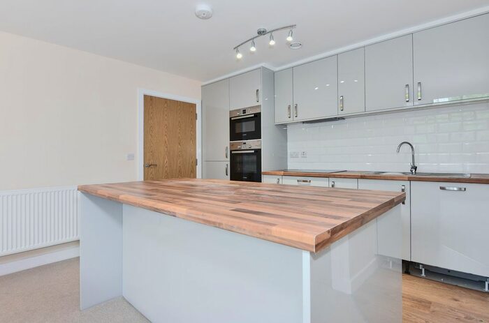 2 Bedroom Flat To Rent In The Chestnuts, Southgate Street, Gloucester, GL1