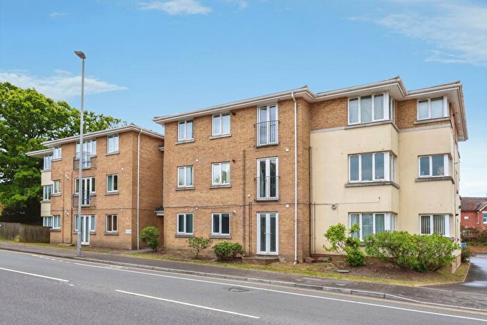 2 Bedroom Flat For Sale In Blandford Road, Poole, Dorset, BH15
