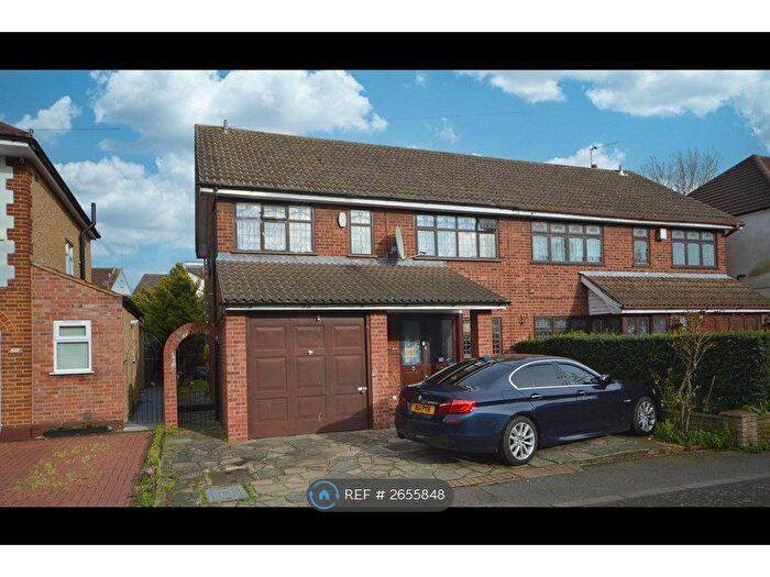 4 Bedroom Semi-Detached House To Rent In Rosedale Road, Romford, RM1