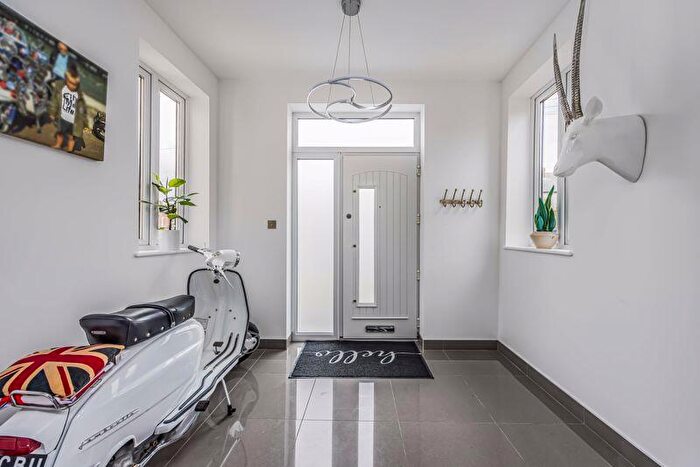 4 Bedroom Detached Bungalow For Sale In Second Avenue, Portsmouth, PO6