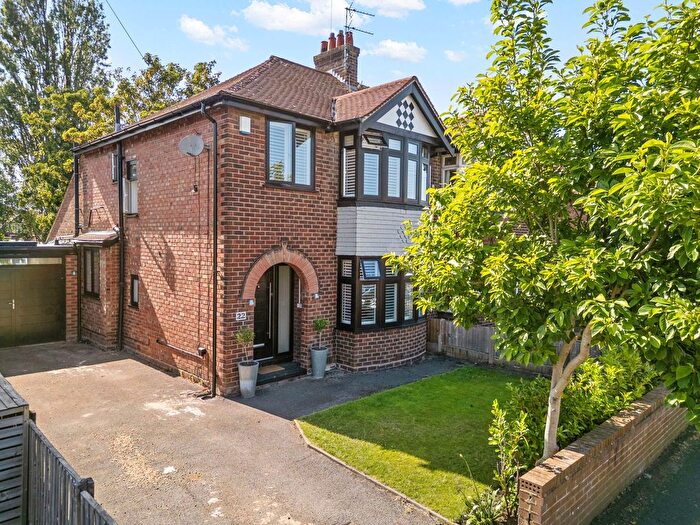 3 Bedroom Semi-Detached House For Sale In Kildonan Road, Grappenhall, WA4