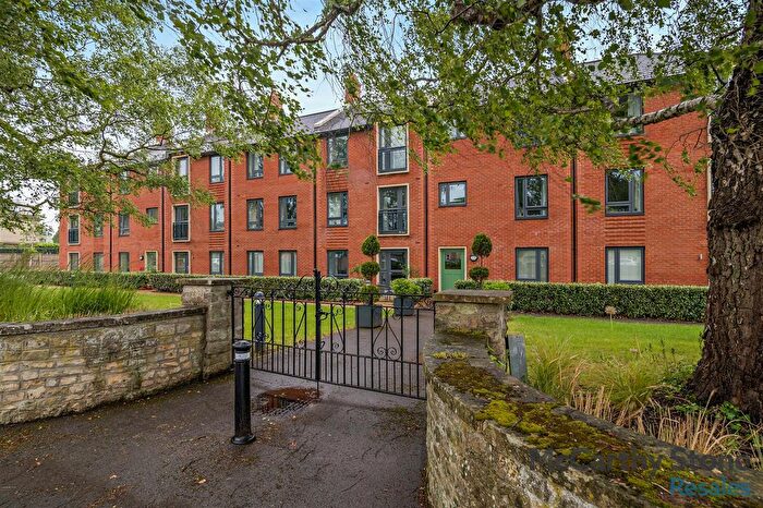 2 Bedroom Flat For Sale In Crescent Place, Portway, Warminster, BA12