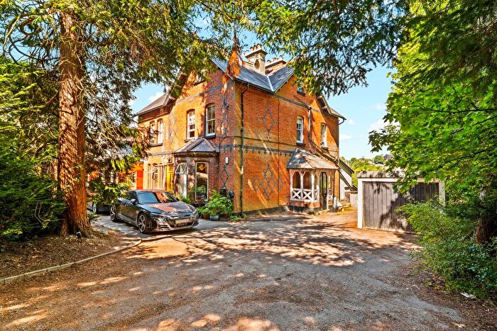 2 Bedroom Flat For Sale In Harestone Hill, Caterham, CR3