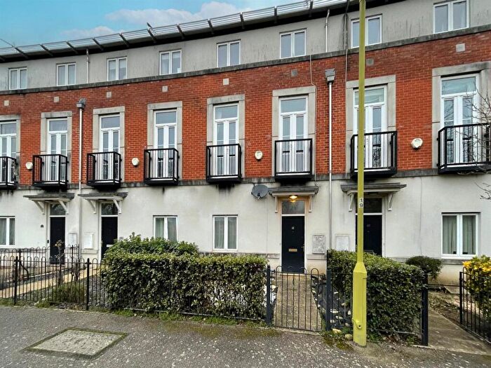 3 Bedroom Terraced House For Sale In Mosquito Way, Hatfield, AL10