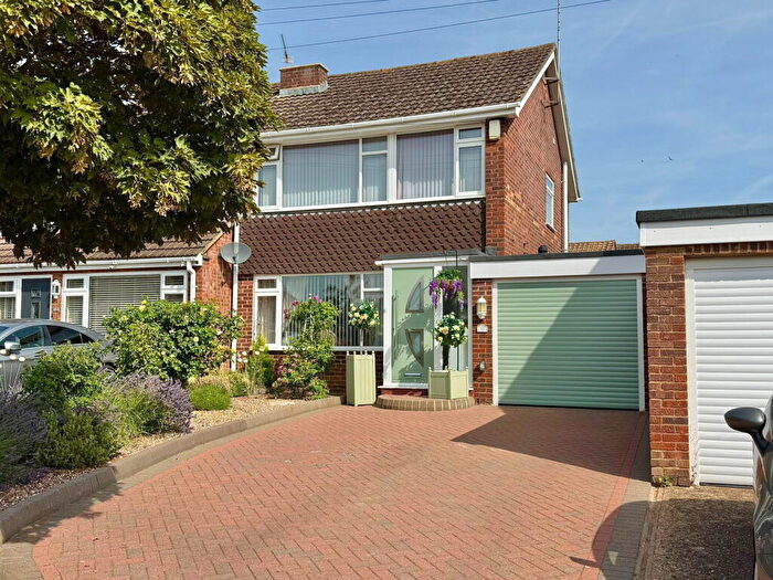 3 Bedroom Semi-Detached House For Sale In Riley Drive, Banbury, OX16