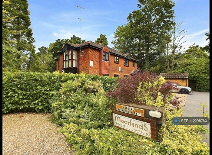 1 Bedroom Flat To Rent In Moorlands, Walton-On-Thames, KT12