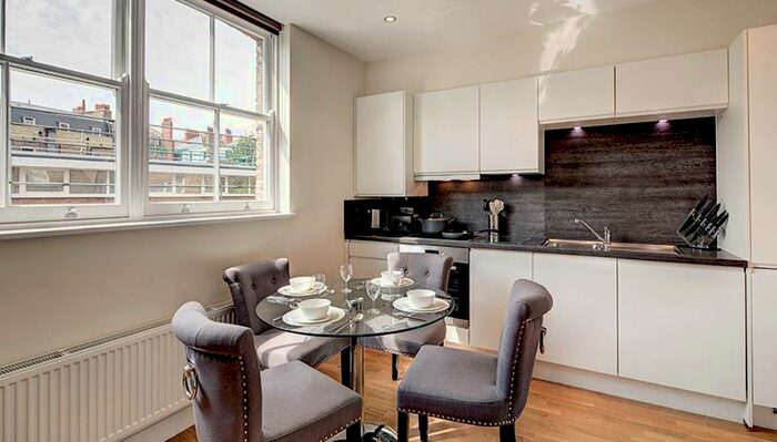 2 Bedroom Flat To Rent In Hamlet Gardens, London, W6