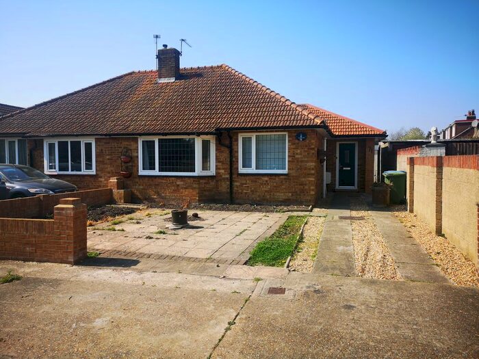 2 Bedroom Bungalow To Rent In Newgate Lane, Fareham PO14