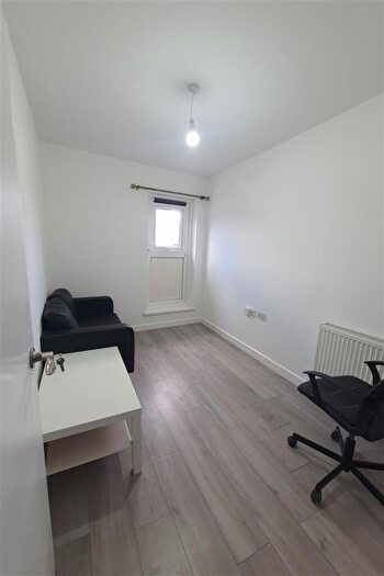 2 Bedroom Apartment To Rent In Roman Road, London, E3