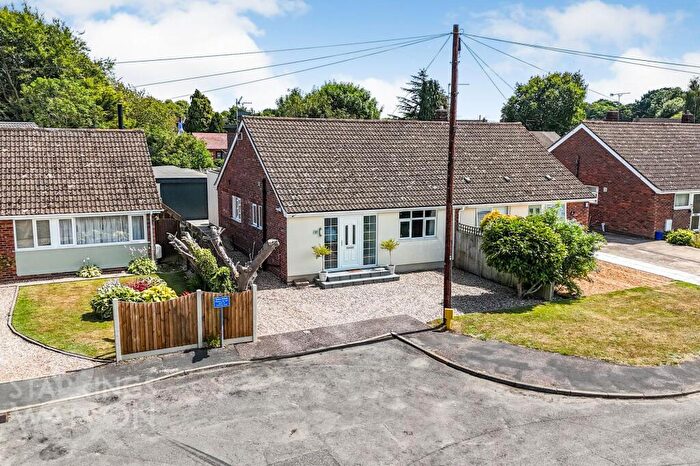 3 Bedroom Chalet For Sale In Skedge Way, Blofield Heath, Norwich, NR13