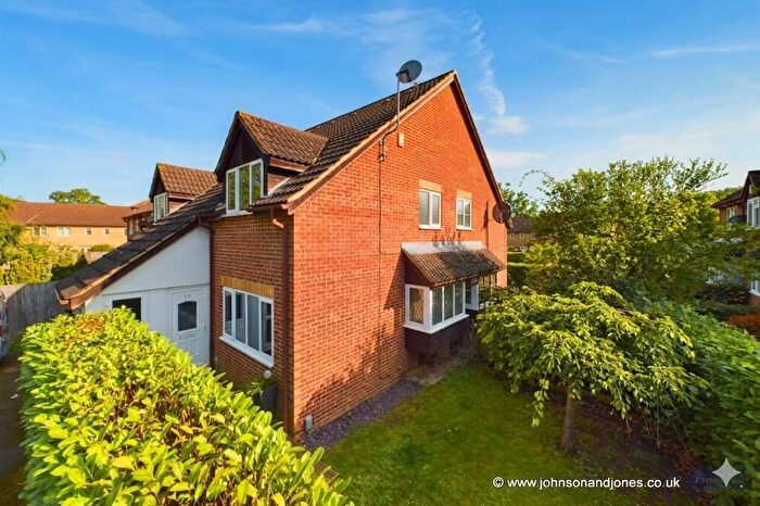 1 Bedroom Semi Detached House For Sale In Monks Crescent, Addlestone, Surrey, KT15